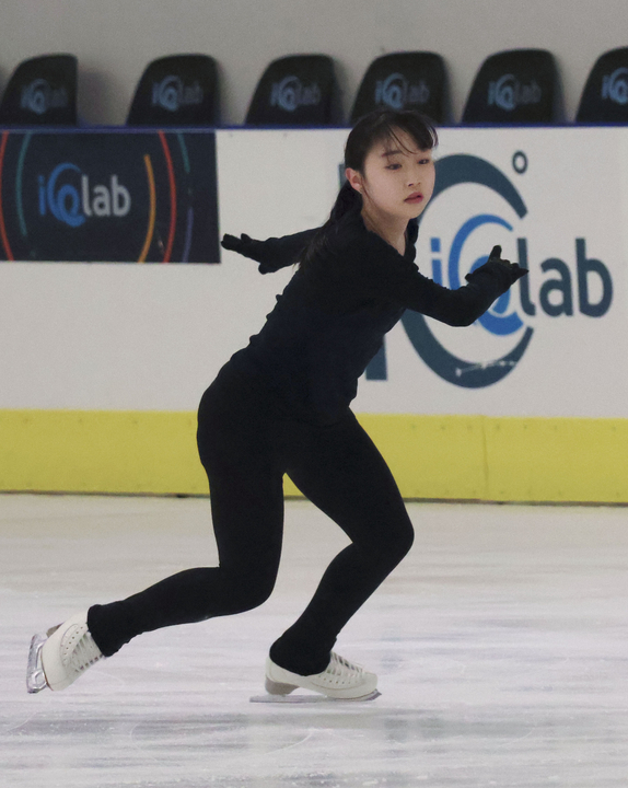 ロンバルディア杯の公式練習で調整する松生理乃=ベルガモ(共同)