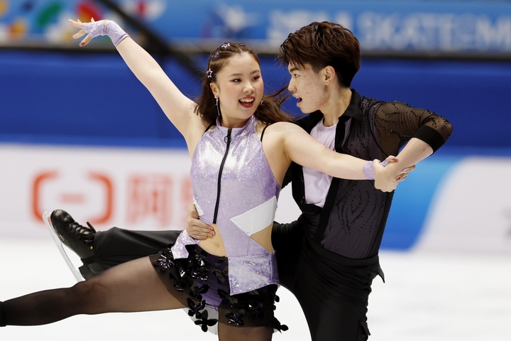 アイスダンスRD 演技する吉田唄菜(左)、森田真沙也組=北京(共同)