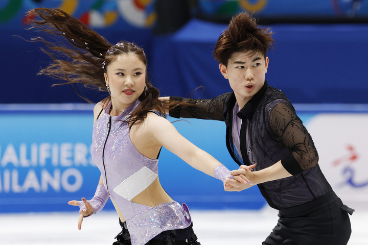 アイスダンスRD 演技する吉田唄菜(左)、森田真沙也組=北京(共同)