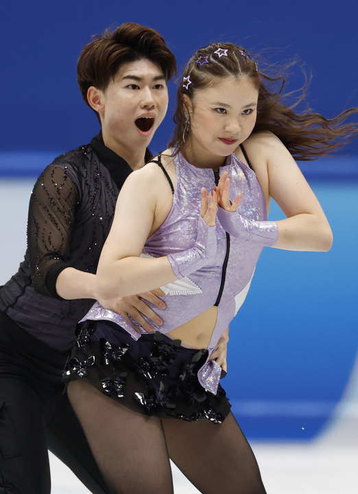 アイスダンスRD 演技する吉田唄菜(右)、森田真沙也組=北京(共同)