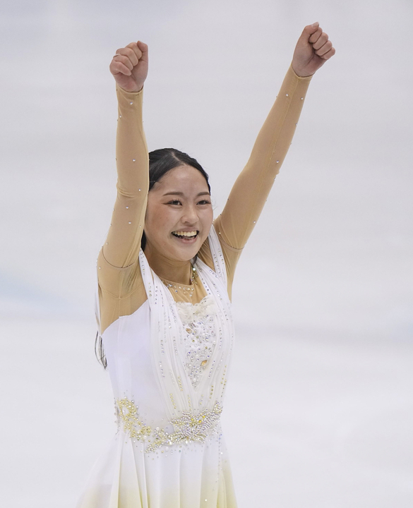 女子SPの演技を終え、ガッツポーズする江川マリア=山新スイミングアリーナ