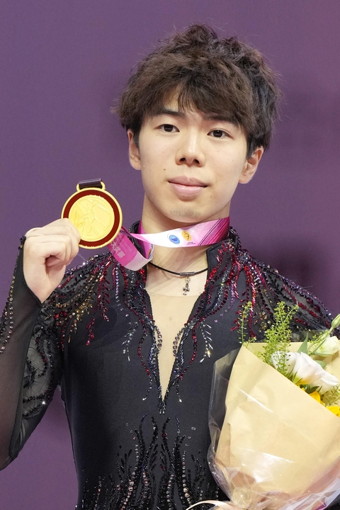 男子で優勝した佐藤駿=重慶(共同)