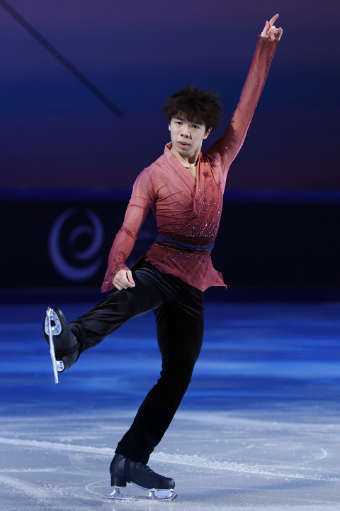エキシビションで演技する佐藤駿=重慶(共同)