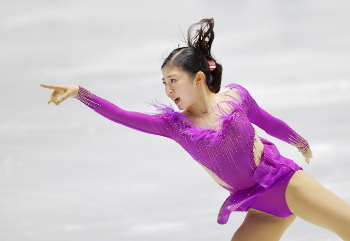 女子SP 演技する千葉百音=国立代々木競技場