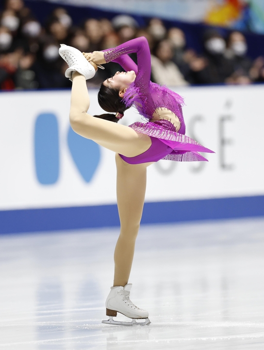 女子SP 演技する千葉百音=国立代々木競技場