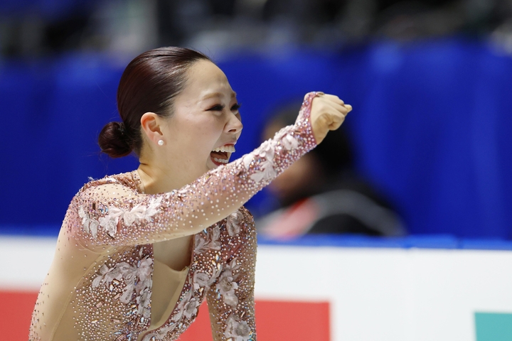 女子SPの演技を終え、ガッツポーズする樋口新葉=国立代々木競技場