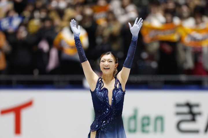 女子SPの演技を終え、あいさつする坂本花織=国立代々木競技場