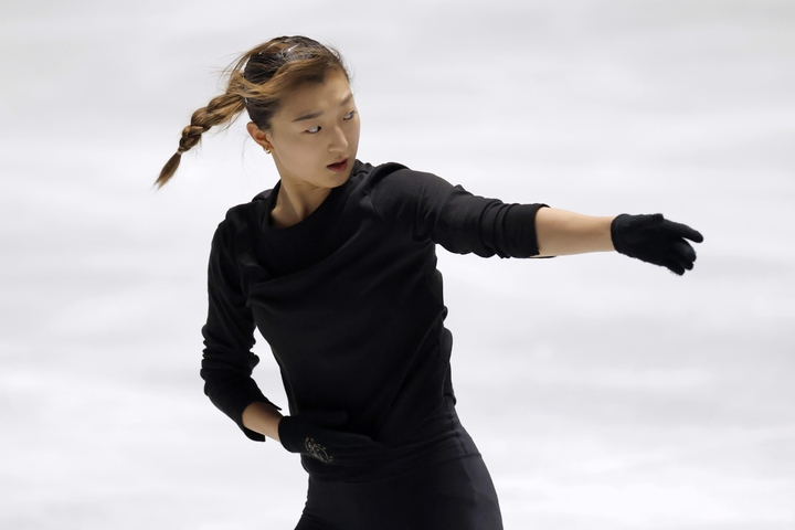 公式練習で調整する坂本花織=国立代々木競技場