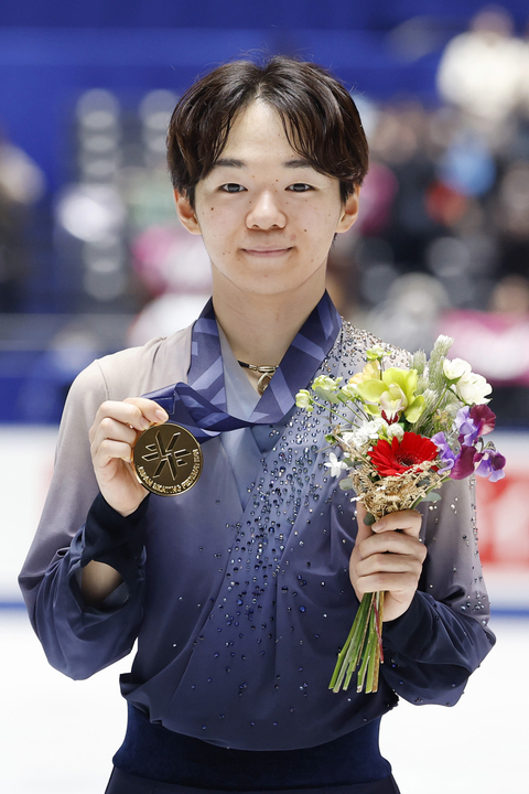 フィギュアスケートの全日本選手権で2年連続2度目の優勝を果たし、ミラノ・コルティナ冬季五輪代表に決まった鍵山優真=20日、東京・国立代々木競技場