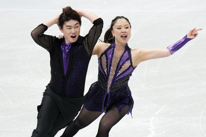 アイスダンス・RD 演技する吉田唄菜(右)、森田真沙也組=北京(共同)