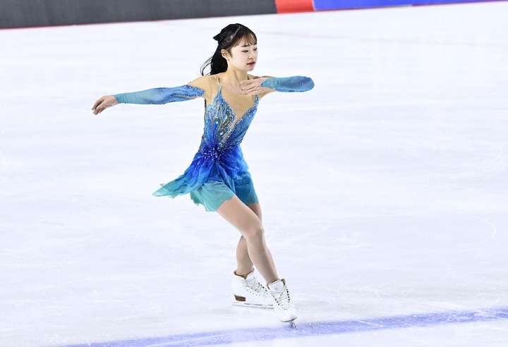 木下グループの入社式で演技を披露する島田麻央=13日、東京都立川市