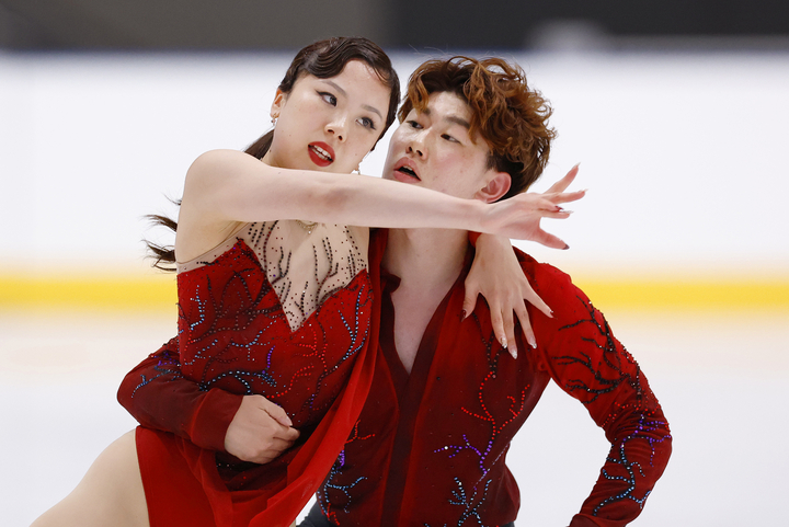 アイスダンスフリー 演技する吉田唄菜(左)、森田真沙也組=田中貴金属アイスアリーナ