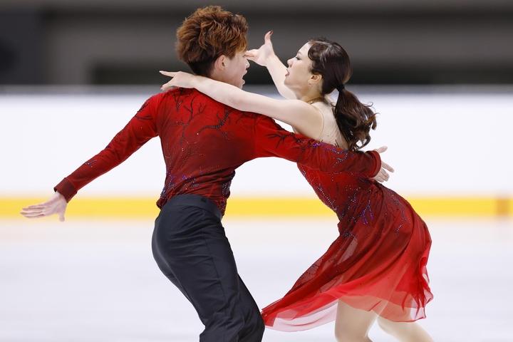 アイスダンスフリー 演技する吉田唄菜(右)、森田真沙也組=田中貴金属アイスアリーナ