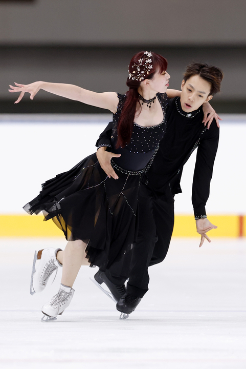 アイスダンスフリー 演技する山下珂歩(左)、永田裕人組=田中貴金属アイスアリーナ