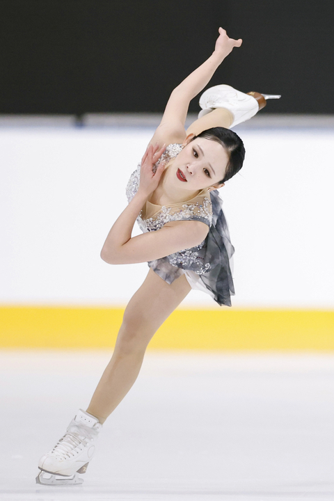 女子フリー 演技する青木祐奈=田中貴金属アイスアリーナ