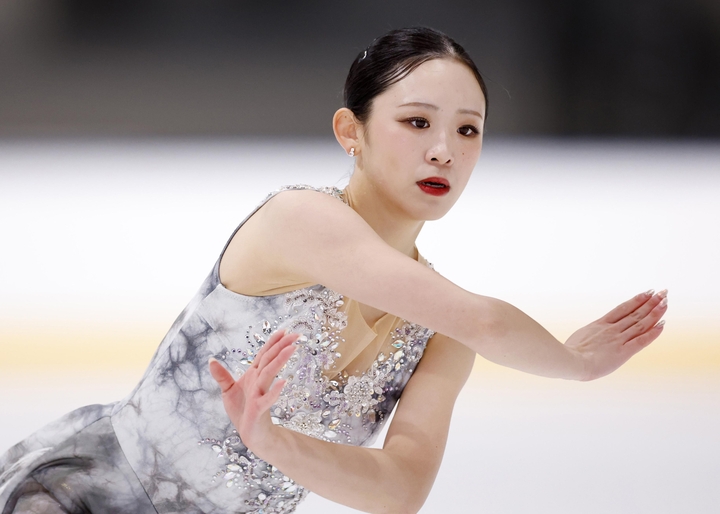 女子フリー 演技する青木祐奈=田中貴金属アイスアリーナ