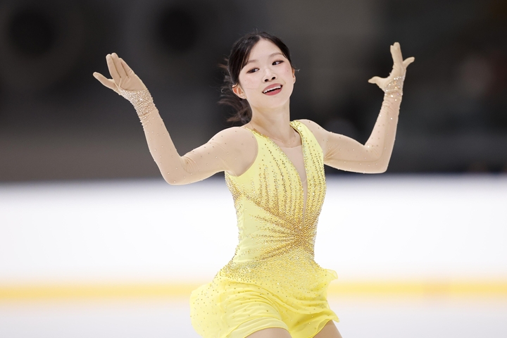 女子フリー 演技する中井亜美=田中貴金属アイスアリーナ