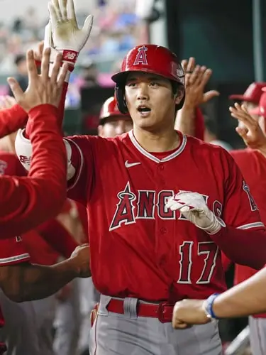 25号ホームランを放つ大谷翔平