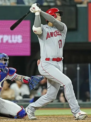 27号ホームランを放つ大谷翔平