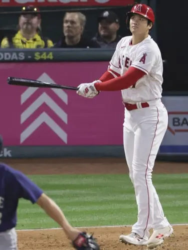 28号ホームランを放つ大谷翔平