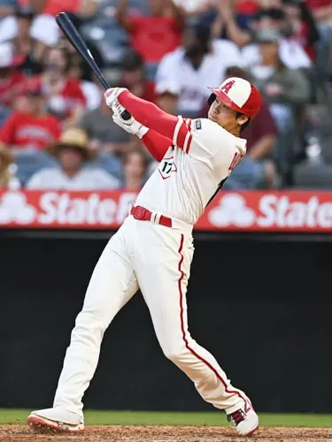 34号ホームランを放つ大谷翔平