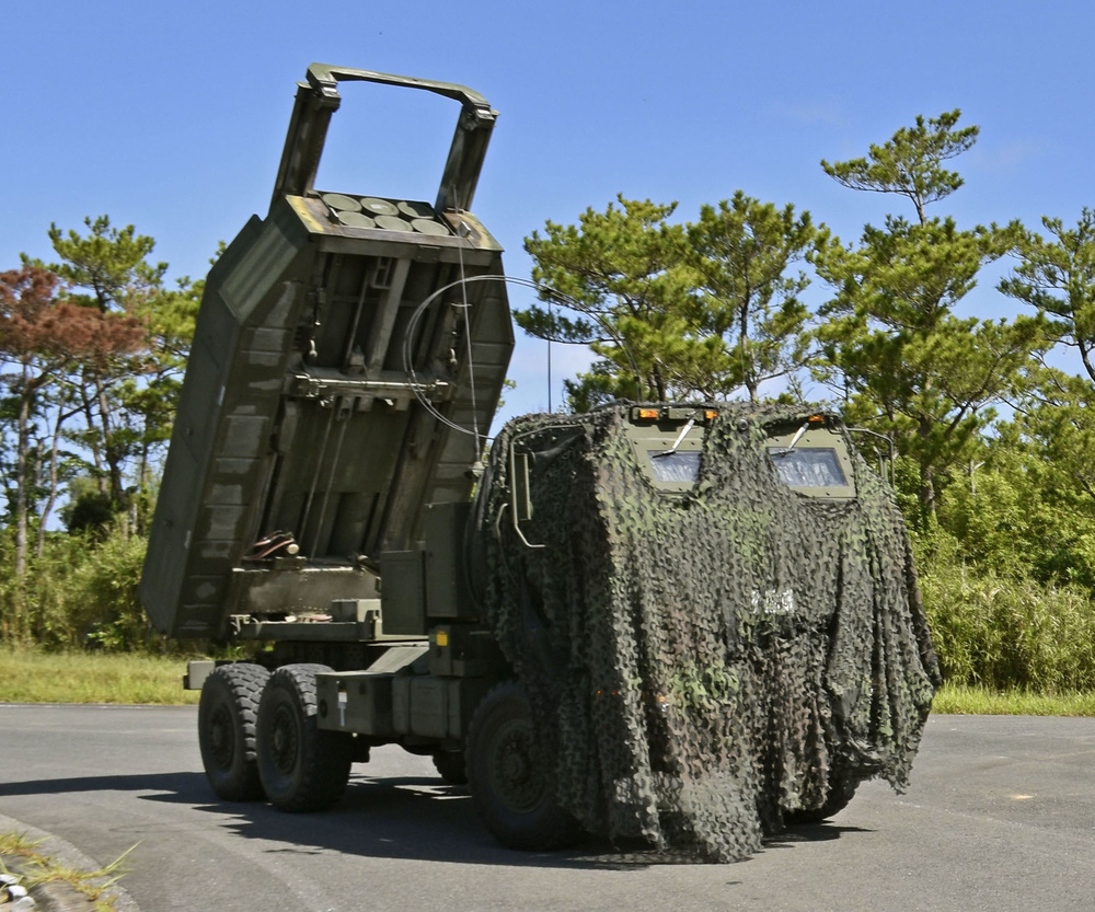 高機動ロケット砲システム「ハイマース」=2021年9月、沖縄県の米軍キャンプ・ハンセン